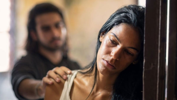 5 σημάδια που δείχνουν ότι «κάτι δεν πάει καλά» στη σχέση σου