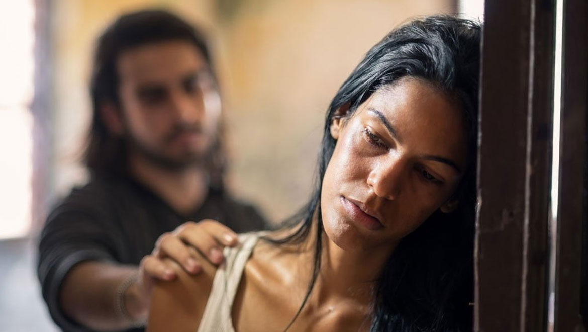 5 σημάδια που δείχνουν ότι «κάτι δεν πάει καλά» στη σχέση σου