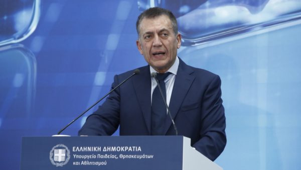 Βρούτσης: «Η σύμπτωση της ώρας είναι δεύτερο ζήτημα, αυτό που θέλουμε είναι οι δηλώσεις πως θέλουν να συνεχιστεί το πρωτάθλημα»