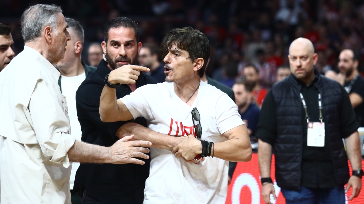 Στον Αθλητικό Δικαστή Γιαννακόπουλος, Άταμαν, Σλούκας, Παπαπέτρου, Λεσόρ, Σερέλης και Κοντός