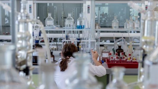 HIV: Πώς η τεχνολογία mRNA βγάζει τον ιό από την κρυψώνα του και οδηγεί σε οριστική θεραπεία