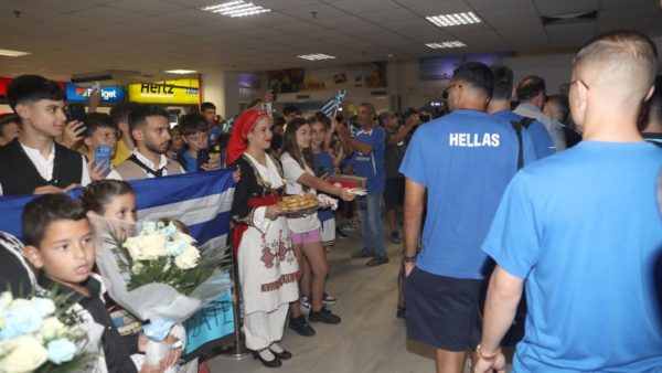 Οι φίλαθλοι της Κρήτης “αγκάλιασαν” την Εθνική Ομάδα (vid)