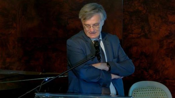 Τσιόδρας: Το κάπνισμα προκαλεί ρύπανση 10 φορές πάνω από μια μηχανή ντίζελ.