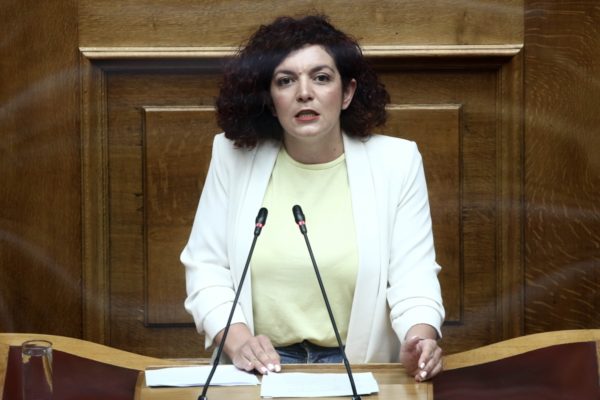Μ. Κομνηνάκα: Το ΚΚΕ θα πρωτοστατήσει στο να αναδειχθούν οι πολιτικές και οι ποινικές ευθύνες για το έγκλημα στα Τέμπη