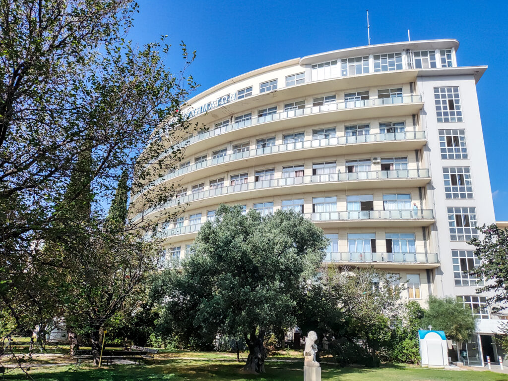 Συνελήφθησαν δύο νεαροί στο ΚΑΤ – Απείλησαν ασθενή με ψεύτικο πιστόλι