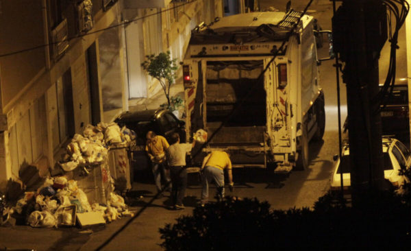Επίθεση σε υπάλληλο καθαριότητας στην Κυψέλη: Νέο βίντεο ντοκουμέντο από τον ξυλοδαρμό – «Με χτυπούσαν και οι τρεις μαζί»