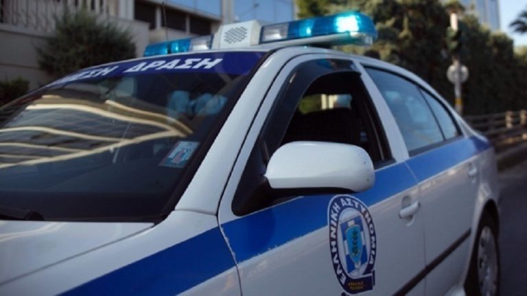 Γλυφάδα: Σύγκρουση τριών οχημάτων στη Λεωφ. Ποσειδώνος, στο ύψος της Λαμπράκη