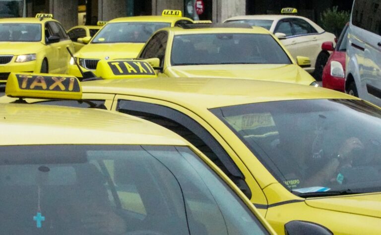 ΣΑΤΑ: Χειρόφρενο τραβούν σήμερα τα ταξί από τις 15:00 έως τα μεσάνυχτα