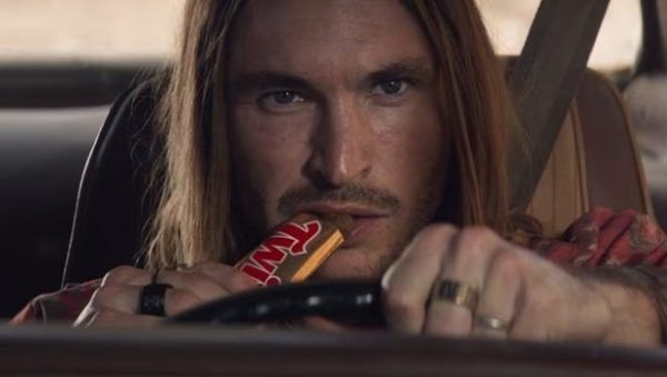 Η διαφήμιση της Twix που απαγορεύτηκε επειδή «προωθεί την επικίνδυνη οδήγηση»