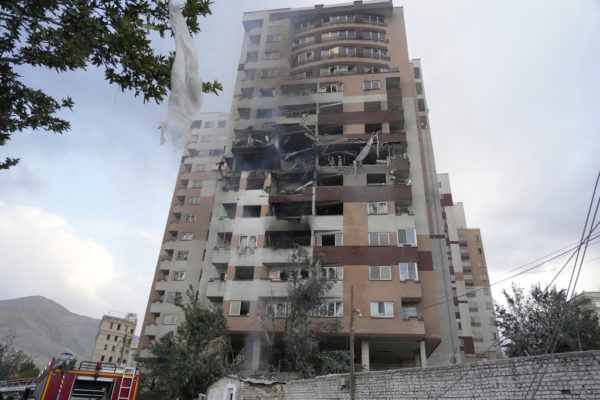 Ισραηλινή επίθεση στο Ιράν: Το Τελ Αβίβ αναμένει άμεσα ιρανικά αντίποινα – Η Τεχεράνη δηλώνει ότι έχει «νόμιμο δικαίωμα» να απαντήσει