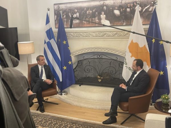 Τηλεφωνική επικοινωνία Μητσοτάκη – Χριστοδουλίδη για τις εξελίξεις στη Μέση Ανατολή