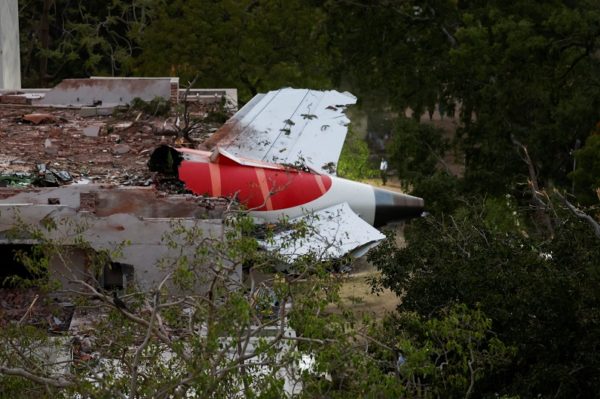 Τεχνικές επιθεωρήσεις  σε όλα τα Boeing 787 της Ινδίας – Αναζητούν ακόμα στα συντρίμμια σορούς