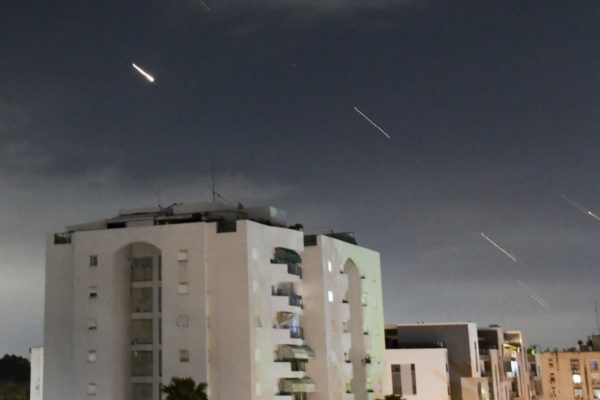 Αντιαερoπορικός συναγερμός στην Τεχεράνη αλλά και σε «στρατηγικό» λιμάνι του Περσικού