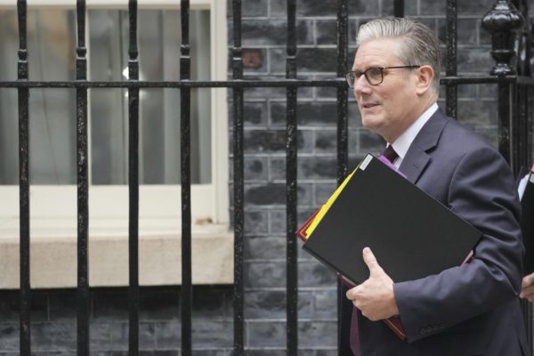 Κιρ Στάρμερ: H Βρετανία ενισχύει τα στρατιωτικά μέσα της στη Μέση Ανατολή