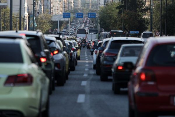 Τι ποινές ισχύουν για όσους οδηγούν χωρίς δίπλωμα με τον νέο ΚΟΚ