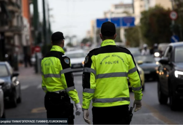 Λ. Κηφισίας: Κυκλοφοριακό κομφούζιο από πτώση μπετόν στο ύψος της Εθνικής Αντιστάσεως