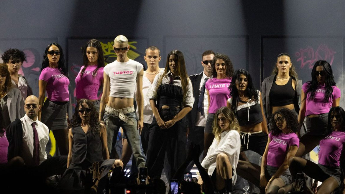 Μαρίνα Σάττι: Τα έδωσε όλα πάνω στο stage των Mad VMA 2025 – Χαμός όταν τραγούδησε το «LOLA»
