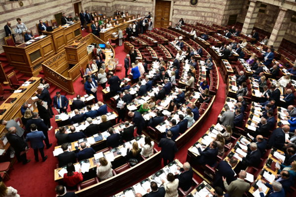 Βουλή: Με 154 «ναι» έγινε δεκτή η πρόταση της ΝΔ για την προανακριτική Καραμανλή