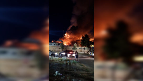 Πυρκαγιά σε υπαίθριο χώρο με σκάφη στη Γλυφάδα