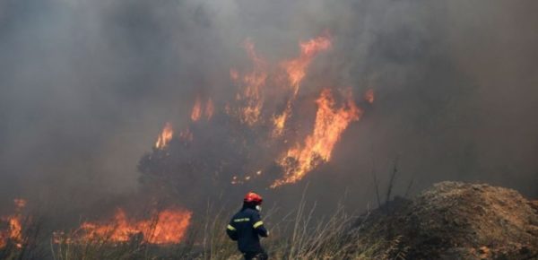 Υψηλός κίνδυνος πυρκαγιάς σήμερα σε 10 περιοχές της χώρας