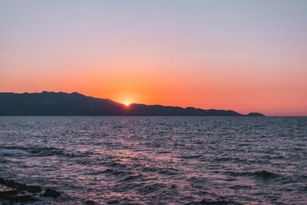 Καιρός: Καλοκαιρία, βαθμιαία εξασθένηση των βοριάδων και άνοδος της θερμοκρασίας – Πρόγνωση από την Α. Τυράσκη