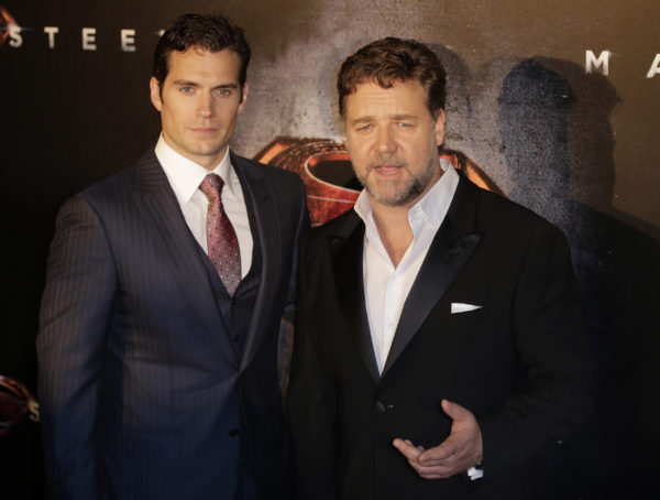 «Highlander»: Οι Ράσελ Κρόου και Χένρι Καβίλ, συμπρωταγωνιστές στο ριμέικ