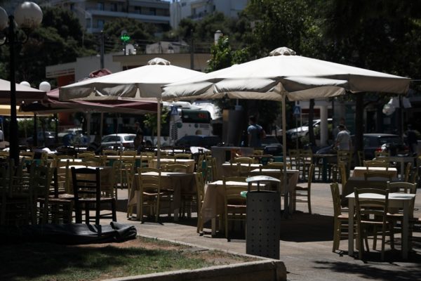 Θ. Γεωργιάδης (αντιδήμαρχος Δ. Αθηναίων) στο Πρώτο: Τουλάχιστον 950 καταστήματα έχουν βγάλει τραπέζια χωρίς να έχουν κάνει καν αίτηση (audio)