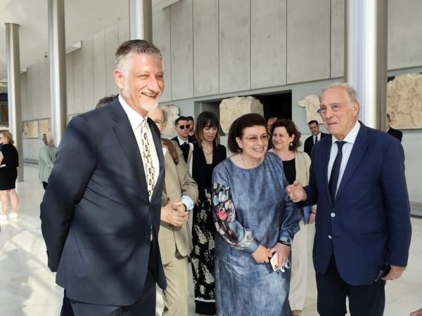 Συνάντηση Λ. Μενδώνη με τον Ιταλό υπ. Πολιτισμού – Θα επιστραφούν στην Ελλάδα 145 αρχαία νομίσματα από την Κω