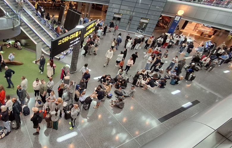 Χάος για χιλιάδες επιβάτες στα αεροδρόμια της Ντόχα και του Ντουμπάι