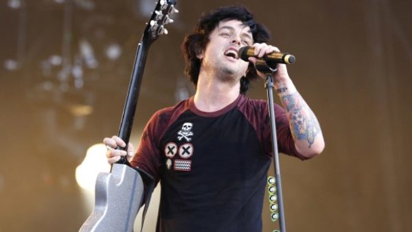 Ο Billie Joe Armstrong των Green Day διακόπτει συναυλία εξαιτίας ασεβή θαυμαστή