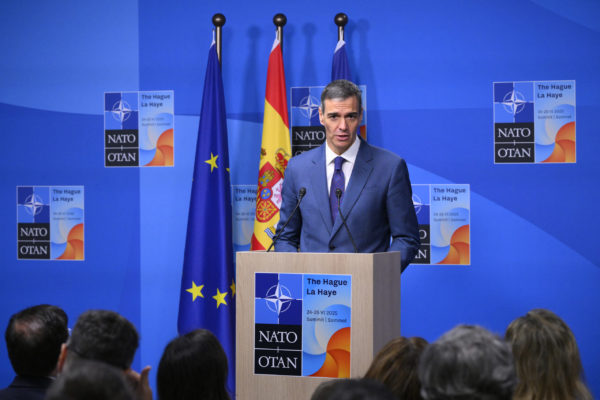 Ο Ισπανός πρωθυπουργός Σάντσεθ επιμένει ότι οι τρέχουσες αμυντικές δαπάνες είναι «επαρκείς»