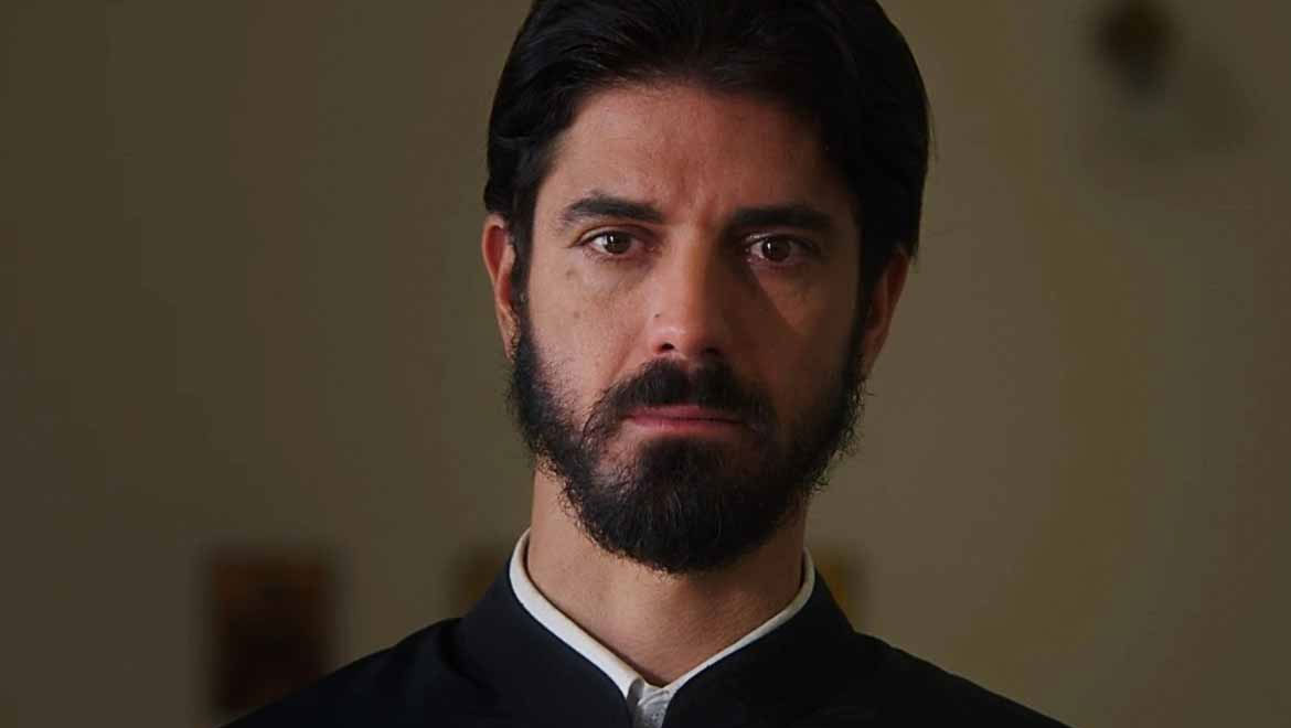 Άγιος Έρωτας – Πέμπτη 26/06: Ο πατήρ Νικόλαος επισκέπτεται τον Νικηφόρο στη χωροφυλακή