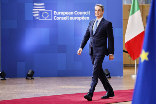 Στις Βρυξέλλες για τη Σύνοδο του Ευρωπαϊκού Συμβουλίου ο Κυριάκος Μητσοτάκης – Στην ατζέντα μεταναστευτικό και τουρκολυβικό μνημόνιο