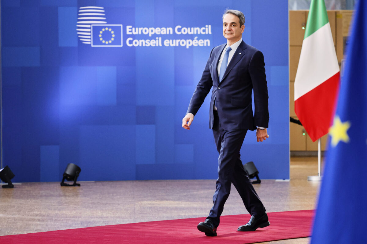 Στις Βρυξέλλες για τη Σύνοδο του Ευρωπαϊκού Συμβουλίου ο Κυριάκος Μητσοτάκης – Στην ατζέντα μεταναστευτικό και τουρκολυβικό μνημόνιο