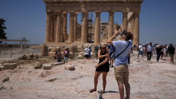 Εγχειρίδιο επιβίωσης από τον καύσωνα – Κόλπα για να παραμείνετε δροσεροί και το σπίτι σας άνετο