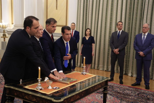 Ορκίστηκαν τα νέα μέλη της κυβέρνησης, Πλεύρης, Θεοχάρης, Ανδριανός και Δερμεντζόπουλος