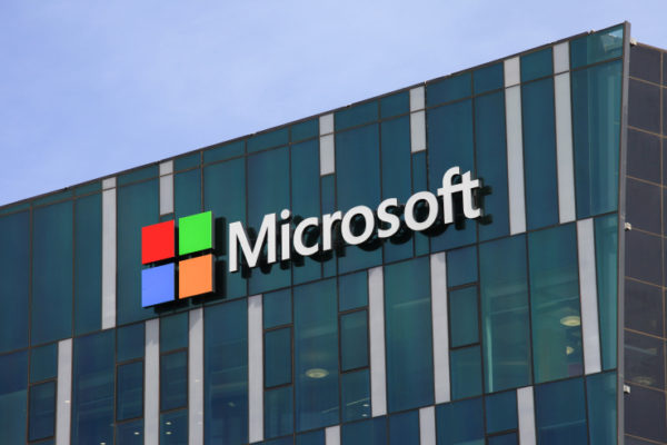 Η Microsoft σκοπεύει να απολύσει περίπου 9.000 εργαζόμενους