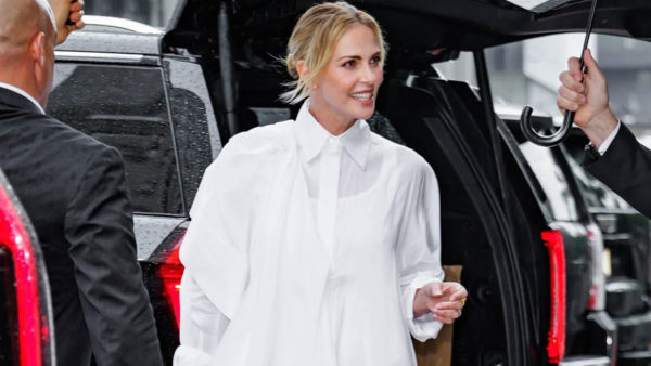 Charlize Theron: «Έκανα one night stand με 26χρονο και ήταν καταπληκτικό, κάνω το σεξ που θα έπρεπε να κάνω στα 20 μου»