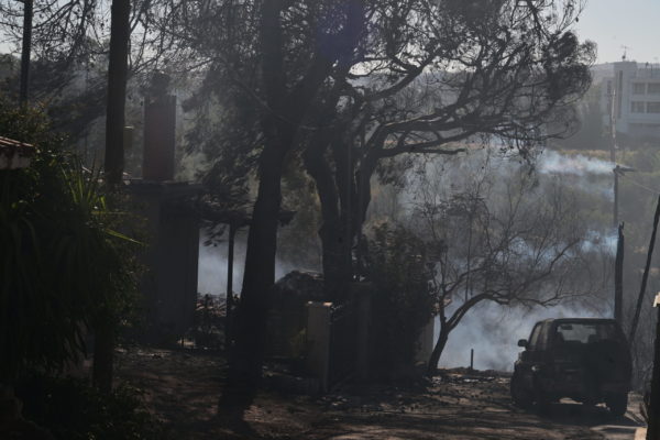 Φωτιά τώρα στη Βουνούπολη: Εικόνες καταστροφής, αναφορές για ζημιές σε σπίτια
