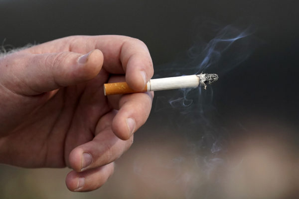 Βουλή: Ψηφίστηκε το νομοσχέδιο για την προστασία των ανηλίκων από προϊόντα καπνού και αλκοόλ