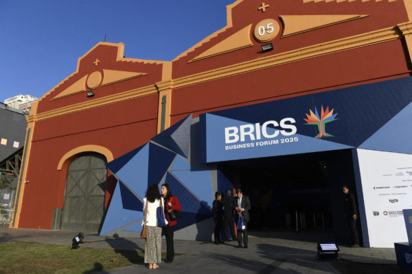 Σύνοδος κορυφής BRICS: Για πρώτη φορά απουσιάζει ο πρόεδρος της Κίνας Σι Τζινπίνγκ – Τι σηματοδοτεί