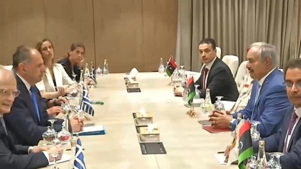 Συνάντηση Γ. Γεραπετρίτη – Χαφτάρ: Διάθεση συνεργασίας στο μεταναστευτικό – Μήνυμα της Ελλάδας ότι δεν θα δεχθεί τετελεσμένα