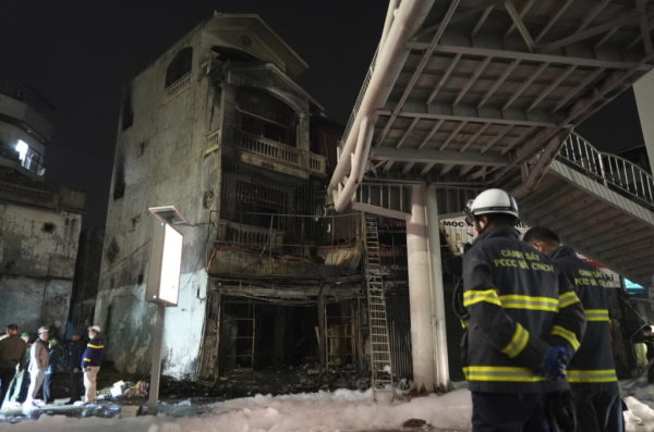 Βιετνάμ: Οκτώ νεκροί εξαιτίας πυρκαγιάς που ξέσπασε σε πολυκατοικία
