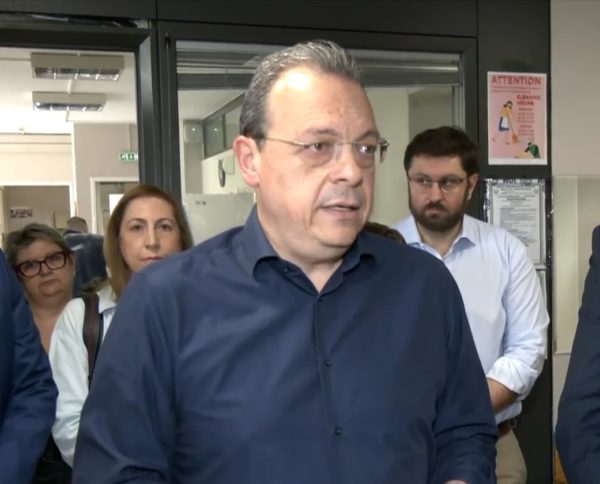 Φάμελλος: Έξι χρόνια σκανδάλων, ρουσφετιών, γαλάζιων παιδιών, πελατειακού κράτους, απευθείας αναθέσεων, διασπάθισης δημοσίου χρήματος