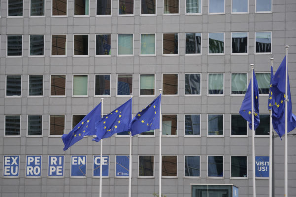 Η Κομισιόν επιμένει στην επίτευξη εμπορικής συμφωνίας με τις ΗΠΑ μέχρι τις 9 Ιουλίου