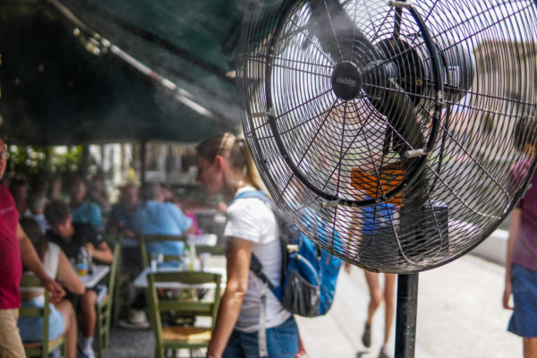 Μέτρα για την αντιμετώπιση της θερμικής καταπόνησης των εργαζομένων λόγω καύσωνα – Σε ποιες περιοχές θα έχουμε παύση εργασιών