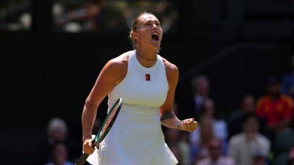 Δύσκολη πρόκριση στην τετράδα του Wimbledon για τη Σαμπαλένκα