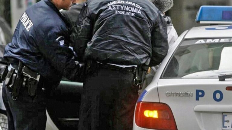 Εξαρθρώθηκε συμμορία που πουλούσε ναρκωτικά σε τουρίστες στο κέντρο της Αθήνας