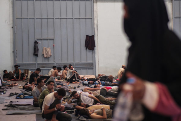 Σε εφαρμογή η επιχείρηση αποσυμφόρησης της Κρήτης από μετανάστες – Μαίνεται η πολιτική αντιπαράθεση