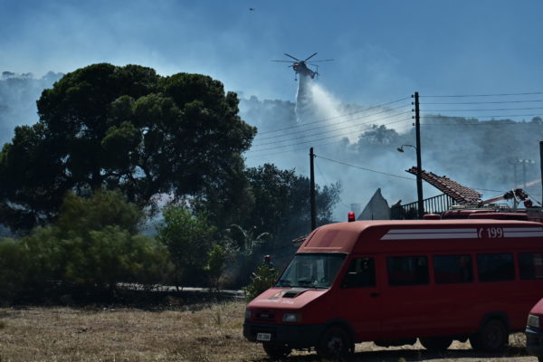 Φωτιά τώρα: «’Εγλειψε σπίτια», αλλά είναι καλύτερη η εικόνα στο Αλιβέρι, είπε στο ΕΡΤΝews ο αντιπεριφερειάρχης Εύβοιας